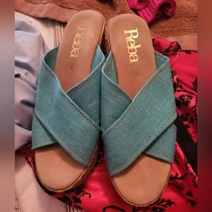 Super cute summer sandals no stretch